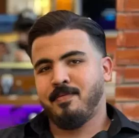 Oussama, barbier à The Premium Barbershop