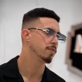 MJ Barber, barbier à The Premium Barbershop